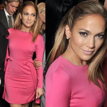 Ce culoare frumoasă! Uite cum s-a îmbrăcat Jennifer Lopez la prezentarea Valentino!