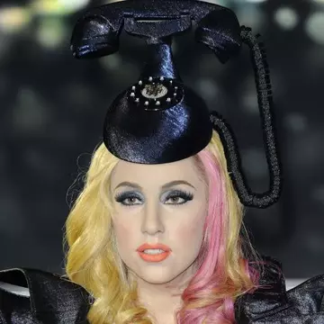 Lady GaGa suferă din cauza uraganului Sandy. Vezi de ce!