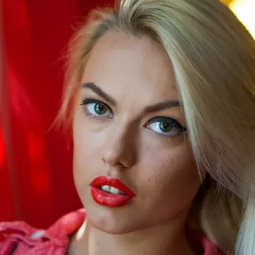 VIDEO Beauty: Învaţă cum să îţi faci singură un machiaj retro superb!