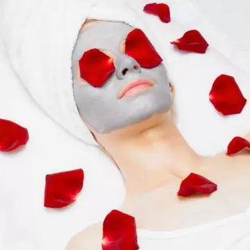 4 măşti naturale excelente pentru gât şi decolteu