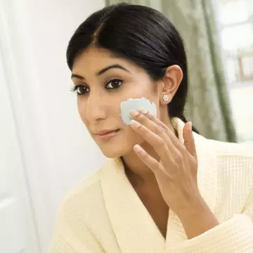 Frumuseţe naturală: Vezi ce trucuri te fac mai frumoasă!