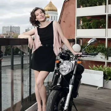 Milla Jovovich: City rush în Moscova 