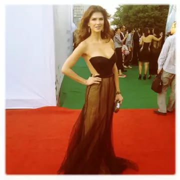 Monica Bîrlădeanu, absolut superbă într-o rochie Maria Lucia Hohan. Îţi place?