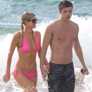 Paris Hilton are un iubit cu 10 ani mai tânăr! 