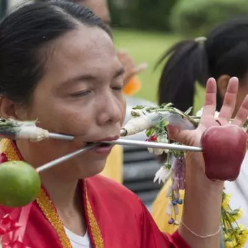 Piercing extrem: Cât de nebuni sunt oamenii ăştia!