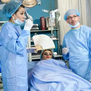 Reparaţii de silicoane, joia asta în ”Spitalul de demenţă”