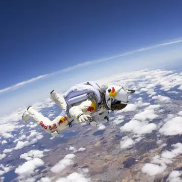 Foto: Săritura din stratosferă, un succes uriaş şi 4 recorduri mondiale doborâte