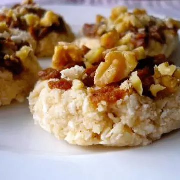 Reţete raw: Turtiţe de cocos cu migdale şi smochine fără foc