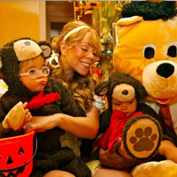 Poze: Ce costume au purtat vedetele de Halloween