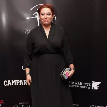 Poze: Uite cum s-a îmbrăcat Oana Roman pe covorul roşu. Îţi place rochia?