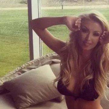 WOW! Andreea Bălan, în ipostaze mult prea sexy pe Facebook