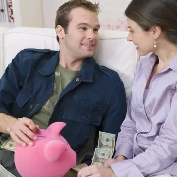 Buget: Ce trebuie să ştii despre banii iubitului tău. Cum împărţiţi finanţele în cuplu