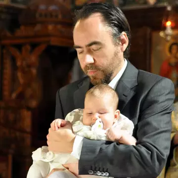 Foto: Cum i-ar sta lui Bobby Păunescu în rolul de tătic?