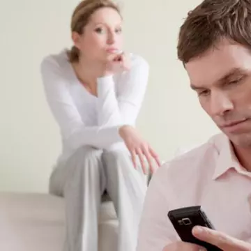 Horoscop: Cum îţi dai seama că îţi ascunde ceva în funcţie de zodia lui