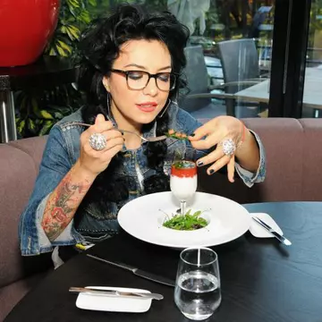 Inedit! Uite cum mănâncă DJ Wanda salată!
