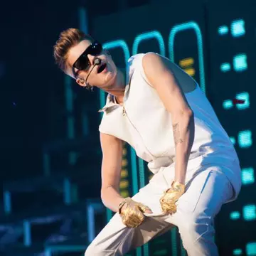 Poze: Justin Bieber în concert. Vezi cum arată pe scenă!