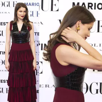 Uite ce rochie... interesantă! Ai purta aşa ceva?