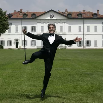 Oameni bogaţi: Au renunţat la şcoală, dar au ajuns miliardari