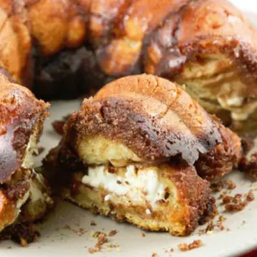 DESERT: Prăjitură colac cu cremă de brânză şi portocale