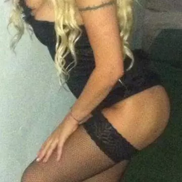 O BLONDĂ CELEBRĂ de la NOI nu a avut SOMN! Uite cât de sexy a pozat azi-noapte!
