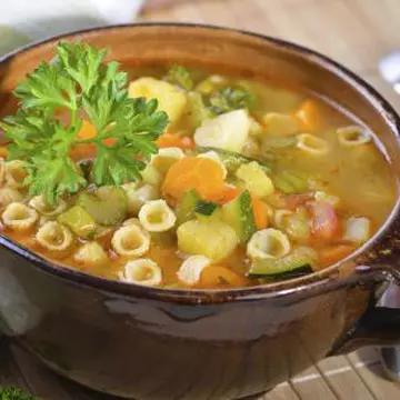 REŢETE: Supă de legume cu paste