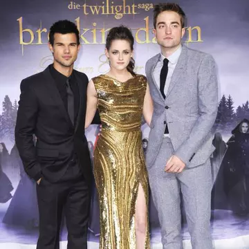 Poze: Actorii din "Twilight" pe covorul roşu. Vezi cum arată!