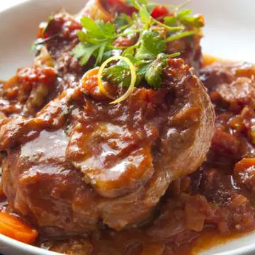 REŢETE: Mâncare bavareză cu viţel şi ciuperci