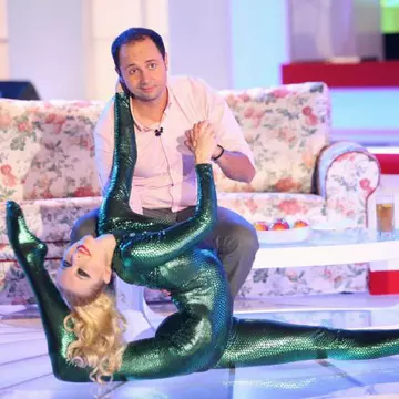 Contorsionista Zlata vrea să doboare un nou record la “Happy Hour”