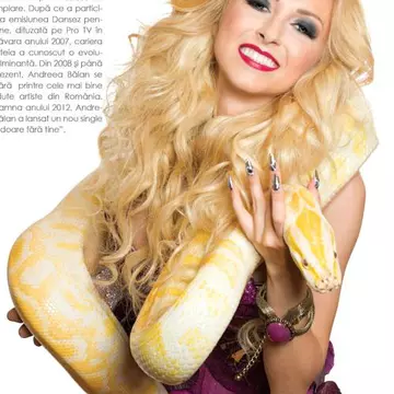 Andreea Bălan, şedință foto periculoasă  cu un șarpe de 40 de kilograme