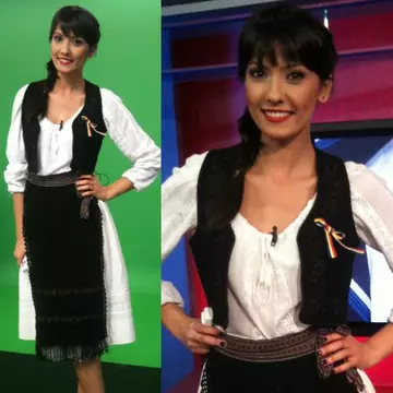 Alexandra Bădoi, în costum popular de 1 decembrie. Îţi place?