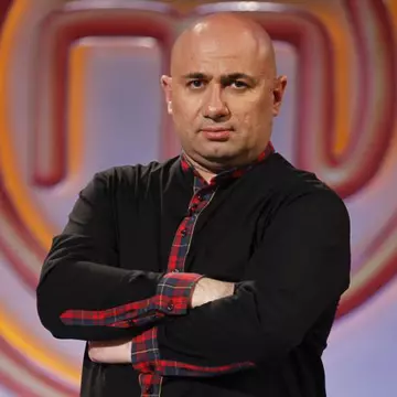 Chef Cătălin Scărlătescu:  “Nu vă aruncaţi în cozonac!” 