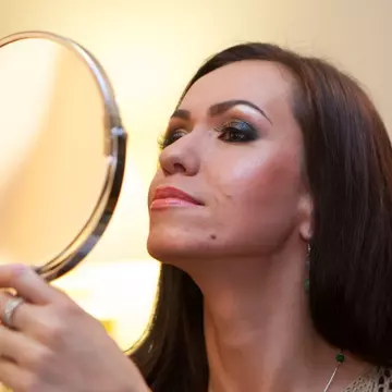 VIDEO: Terapia cu laser 3D, pentru un ten perfect! Iat-o pe câştigătoare! II