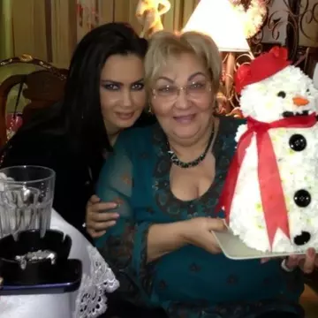 POZE: Oana Zăvoranu, fericită de Crăciun alături de mama ei