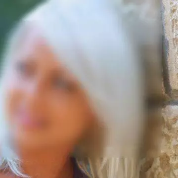 O frumoasă blondă de la noi, devastată pentru că a pozat goală 