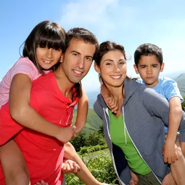 Relaţii - Fata lu' tata, băiatul lu' mama