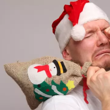 5 lucruri de care orice bărbat se teme să le facă de faţă cu iubita lui