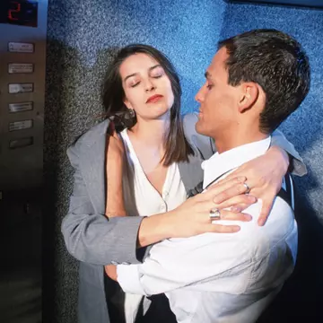 Psihologie: Cum să o ferești de traficanții de carne vie