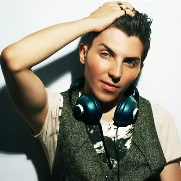 Mike, primul artist român ce a înregistrat un cover după piesa “Laugh till you cry”