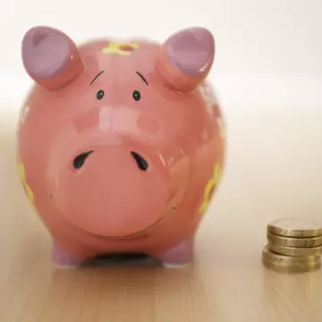 Financiar: Ce să faci să ai mai mulţi bani?