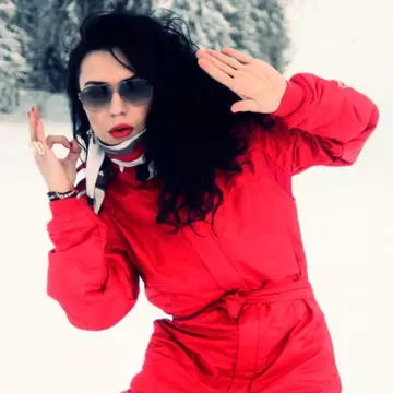 Poze: Cum se încălzeşte DJ Wanda pe pârtie