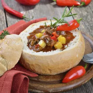 REŢETE: Mâncare de cartofi în crustă de pâine