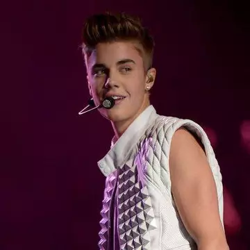 Şi el? Justin Bieber se droghează. Vezi pozele! 