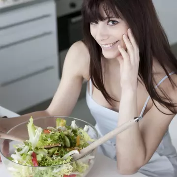 Sănătate şi dietă: De ce te îngraşi în post?