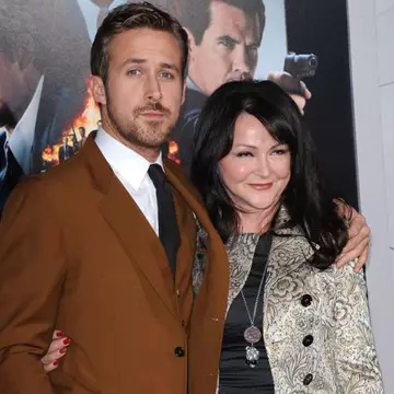 Poze: Cu cine a apărut Ryan Gosling pe covorul roşu