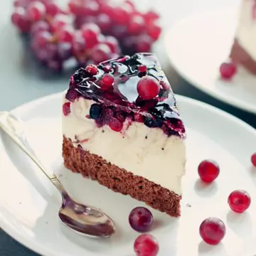 DESERT: Cheesecake cu struguri şi jeleu de vin care îmbunătăţeşte circulaţia sângelui