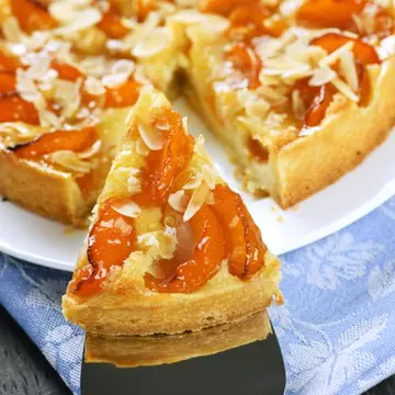 DESERT: Tartă cu caise şi nuci pentru scăderea colesterolului