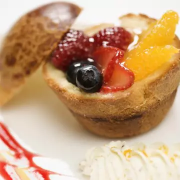 DESERT: Minitarte cu vanilie şi fructe