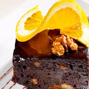 DESERT: Tort de ciocolată cu portocale şi nuci care te scapă de acnee