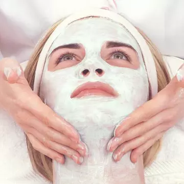 Detoxifierea facială, soluţia împotriva tenului obosit şi lipsit de strălucire