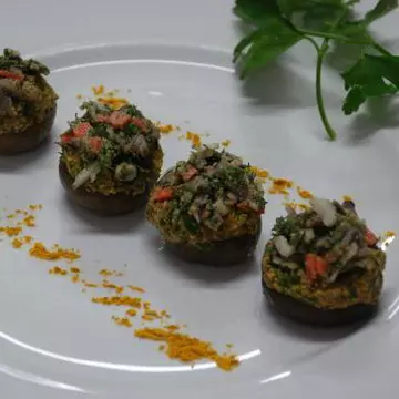 Reţeta raw vegan: Ciuperci umplute (Video)